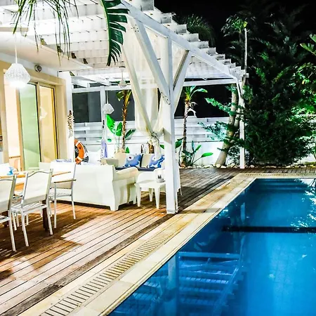 Riverland Villa