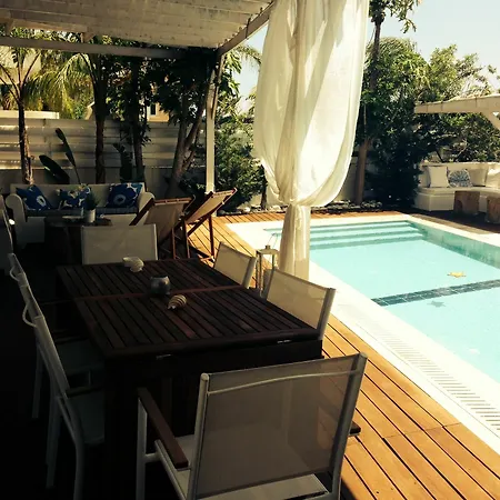 Riverland Villa